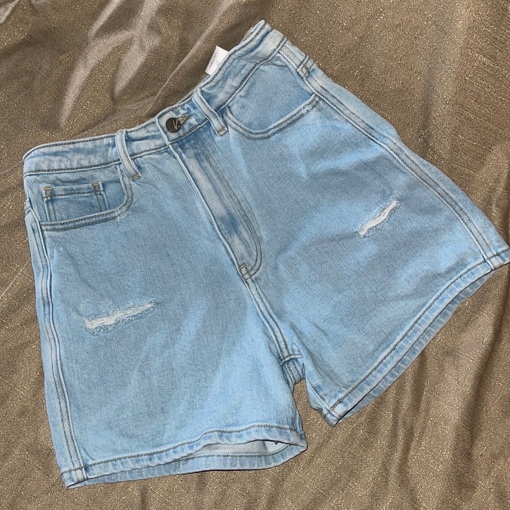 Kancan Mom Fit size 27 stretch jean shorts.